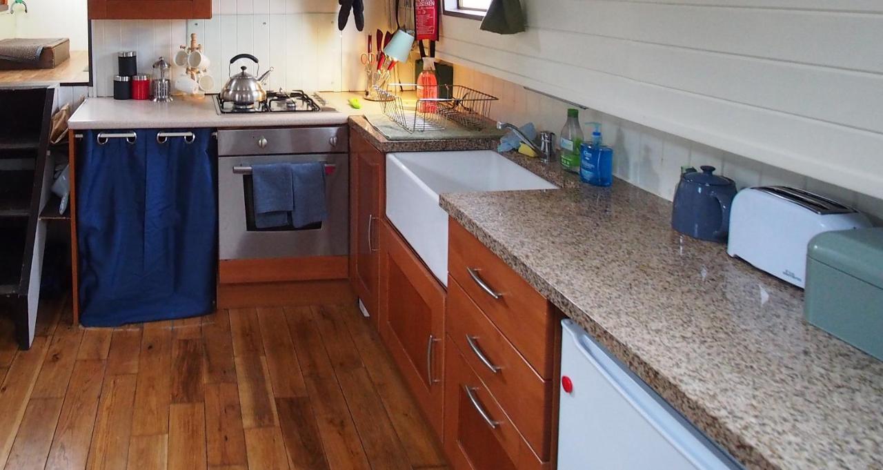 Roisin Dubh Houseboat Hotell Sallins Eksteriør bilde