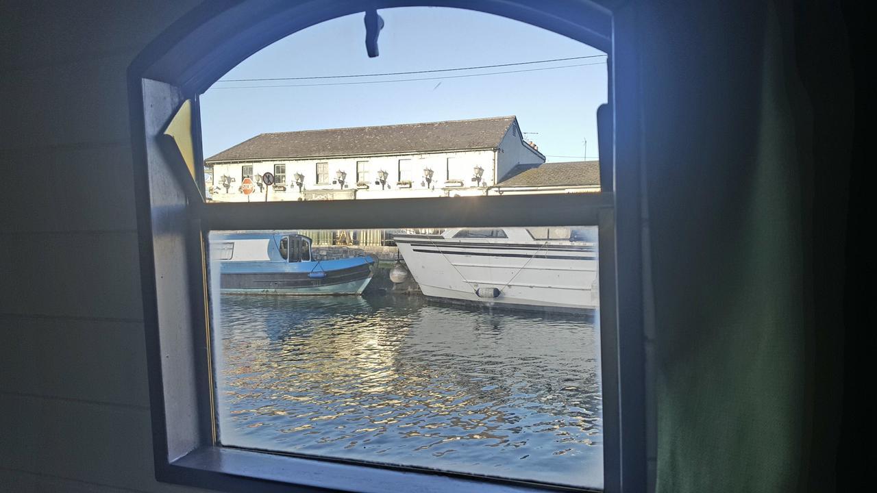 Roisin Dubh Houseboat Hotell Sallins Eksteriør bilde
