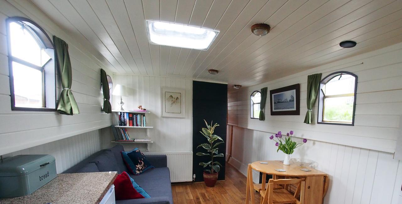 Roisin Dubh Houseboat Hotell Sallins Eksteriør bilde
