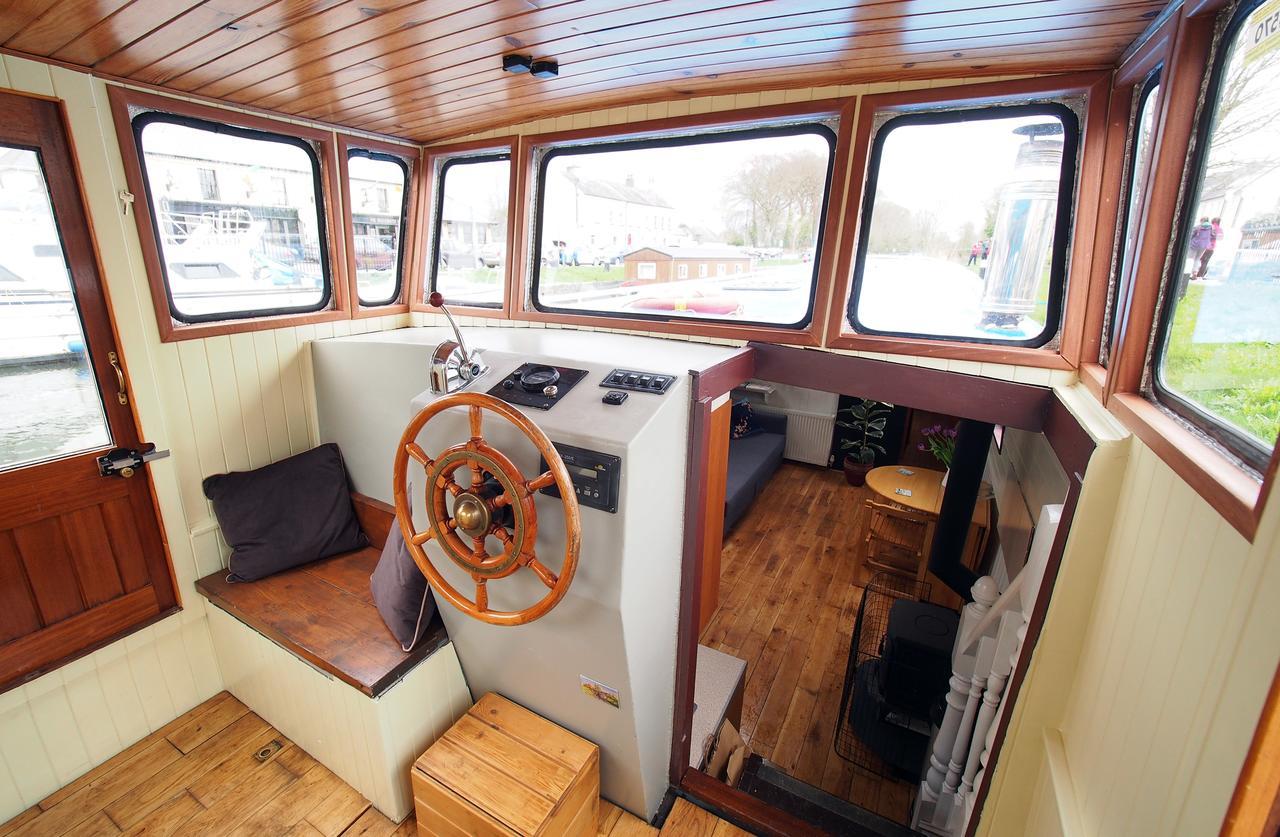 Roisin Dubh Houseboat Hotell Sallins Eksteriør bilde