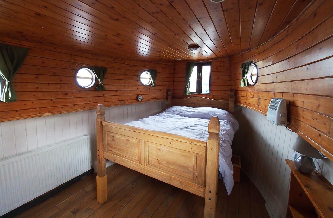 Roisin Dubh Houseboat Hotell Sallins Eksteriør bilde